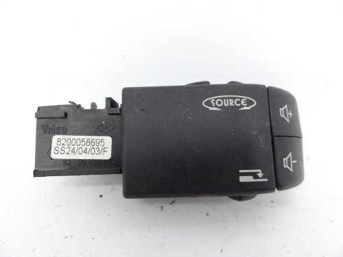 Przełącznik Regulacji Radia 8200058695  Renault Clio 2 Lift