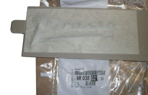 Emblemat 98038021DX Citroen C4 Picasso II Oryginał 