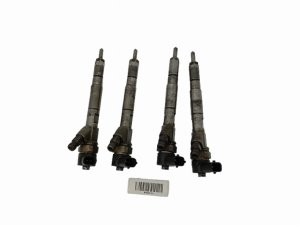Wtryskiwacz  Komplet 2.2 dci   8200010074 Renault 