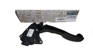 Pedał Gazu 180107523R Master 3 Movano NV400 Oryginał