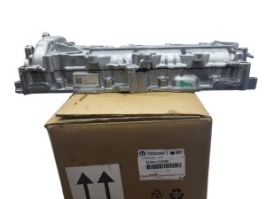 Pokrywa zaworów zestaw 1.5 HDi SU001C2090 1697054780 Citroën Peugeot Toyota Nowy Oryginał