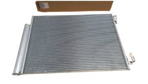 Skraplacz Klimatyzacji Valeo 921006454R Clio 4 Sandero 2