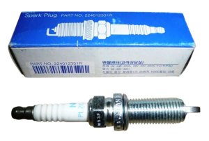 Świeca Zapłonowa A528 224012331R Renault 2.0 M4R Oryginał Nowy